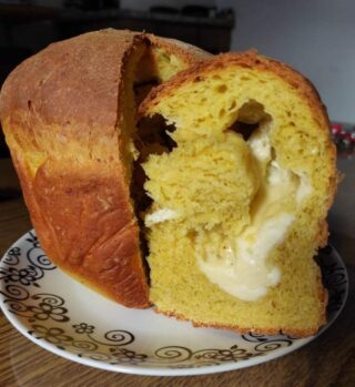 pizza di formaggio - dettaglio della pizza tagliata